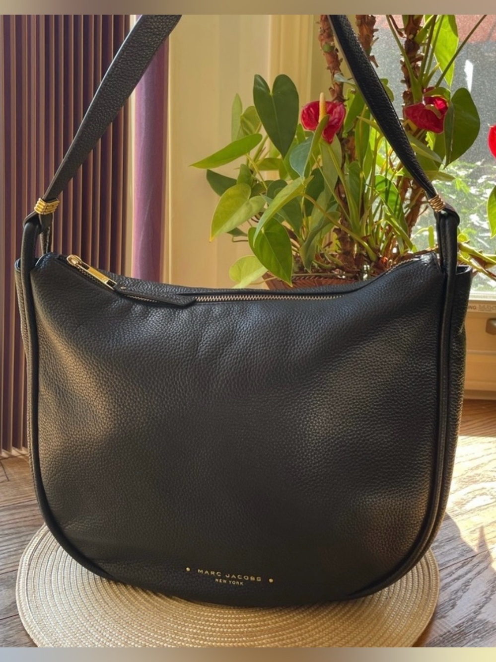 Marc Jacobs Leather Saddle
Hobo ShoulderBag Black-Excellent Condition